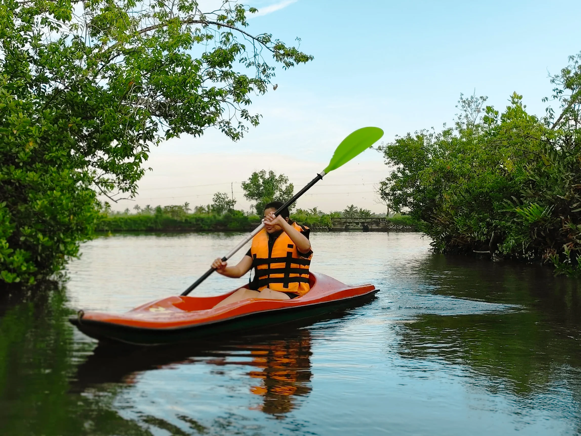 Daytime Ashtamudi backwater kayaking tour in Kollam Kerala